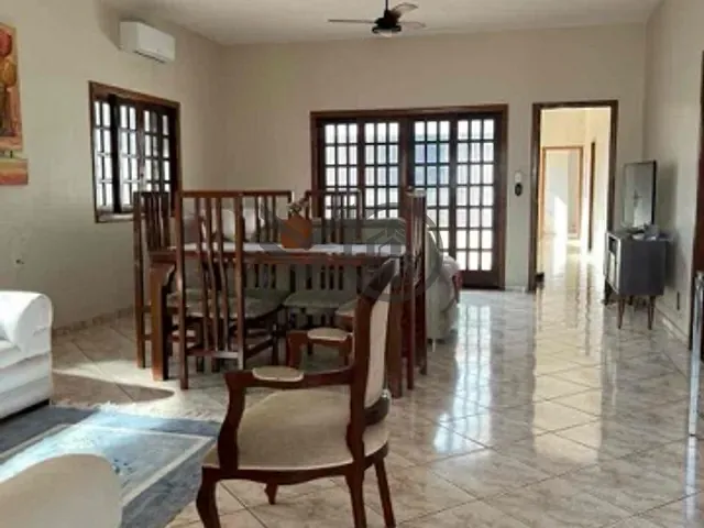 Casa com 380m² 4 quartos e 3 banheiros, à venda, no bairro Jardim Itália em Cuiabá