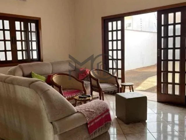 Casa com 380m² 4 quartos e 3 banheiros, à venda, no bairro Jardim Itália em Cuiabá