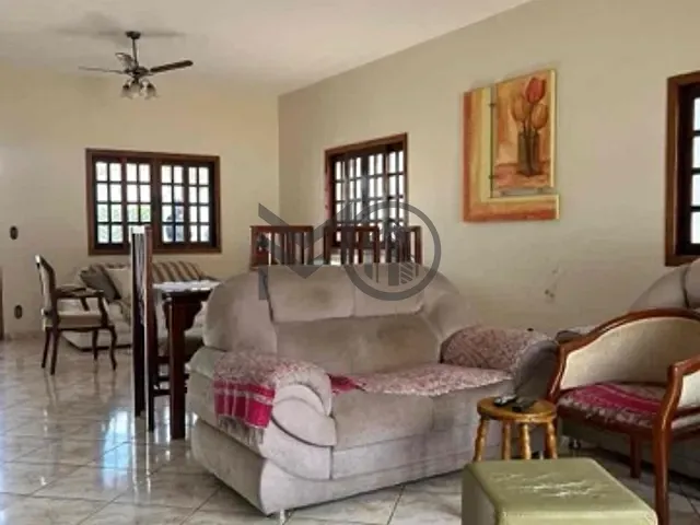 Casa com 380m² 4 quartos e 3 banheiros, à venda, no bairro Jardim Itália em Cuiabá