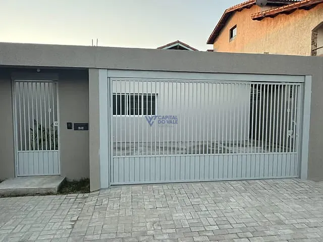 Casa com 250m² 3 quartos e 3 banheiros, à venda, no bairro Jardim das Indústrias em São José dos Campos