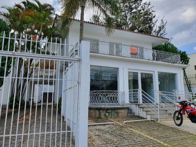 Casa para alugar, no bairro Pacaembu em São Paulo