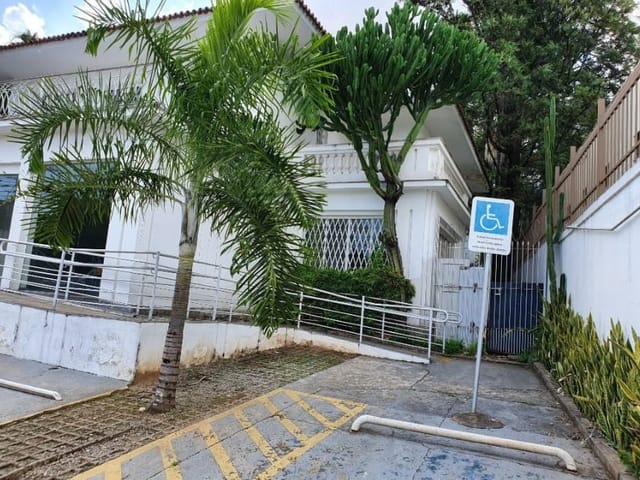Casa para alugar, no bairro Pacaembu em São Paulo