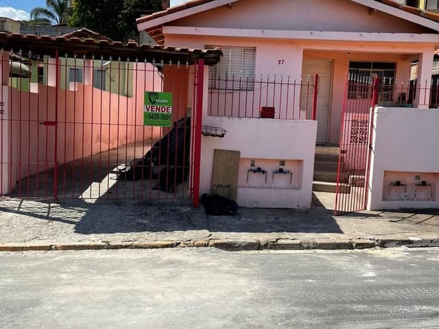Casa com 267m², à venda, no bairro Centro em Extrema