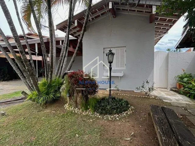Casa 3 quartos e 3 banheiros, à venda, no bairro Nossa Senhora do Perpétuo Socorro em Pindamonhangaba
