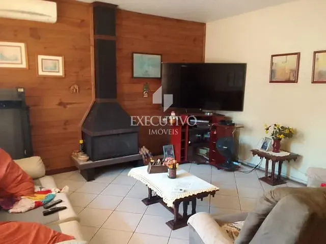 Casa 3 quartos e 2 banheiros, à venda, no bairro Centro em Arroio do Meio