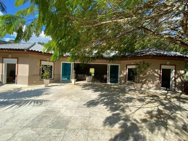 Casa com 65000m², à venda, no bairro Cuiabá em Petrópolis