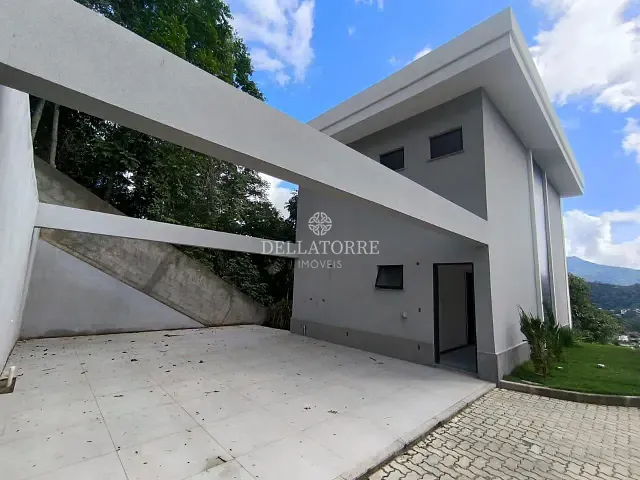 Casa com 162m² 3 quartos e 3 banheiros, à venda, no bairro Golfe em Teresópolis