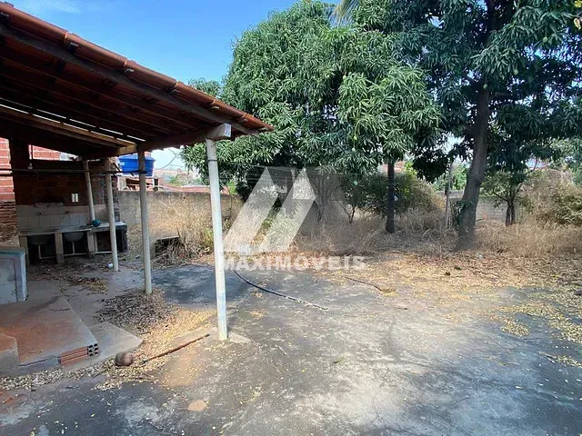 Casa com 420m² 4 quartos e 2 banheiros, à venda, no bairro Bela Vista em Araçuaí