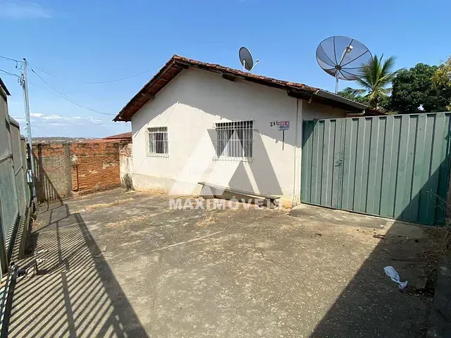 Casa com 420m² 4 quartos e 2 banheiros, à venda, no bairro Bela Vista em Araçuaí
