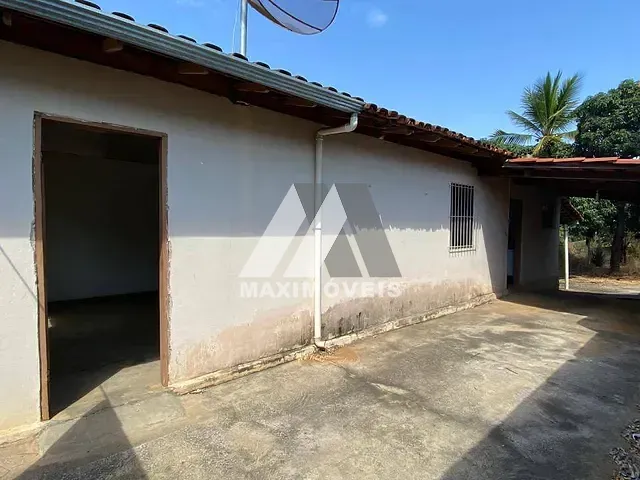 Casa com 420m² 4 quartos e 2 banheiros, à venda, no bairro Bela Vista em Araçuaí