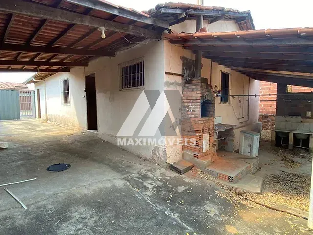 Casa com 420m² 4 quartos e 2 banheiros, à venda, no bairro Bela Vista em Araçuaí