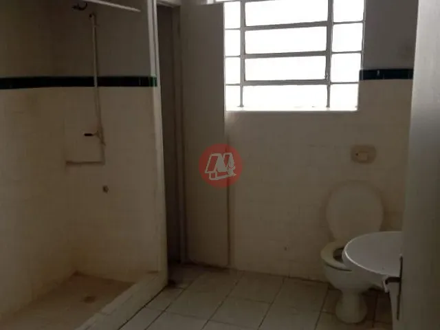 Casa com 330m² 6 quartos e 2 banheiros, à venda, no bairro Farroupilha em Porto Alegre