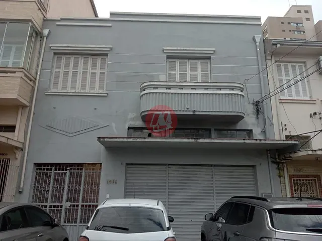 Casa com 330m² 6 quartos e 2 banheiros, à venda, no bairro Farroupilha em Porto Alegre