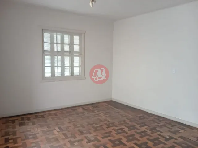 Casa com 330m² 6 quartos e 2 banheiros, à venda, no bairro Farroupilha em Porto Alegre