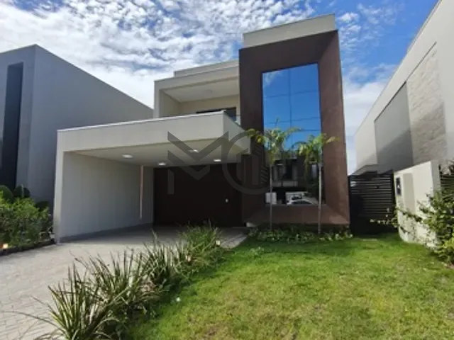 Casa com 300m² 4 quartos e 7 banheiros, à venda, no bairro Jardim Itália em Cuiabá