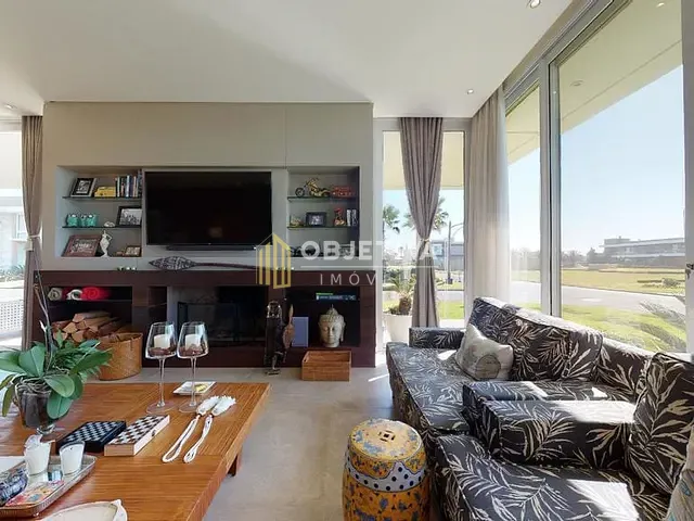 Casa 4 quartos e 5 banheiros, à venda, no bairro Xangri-lá em Xangri-Lá