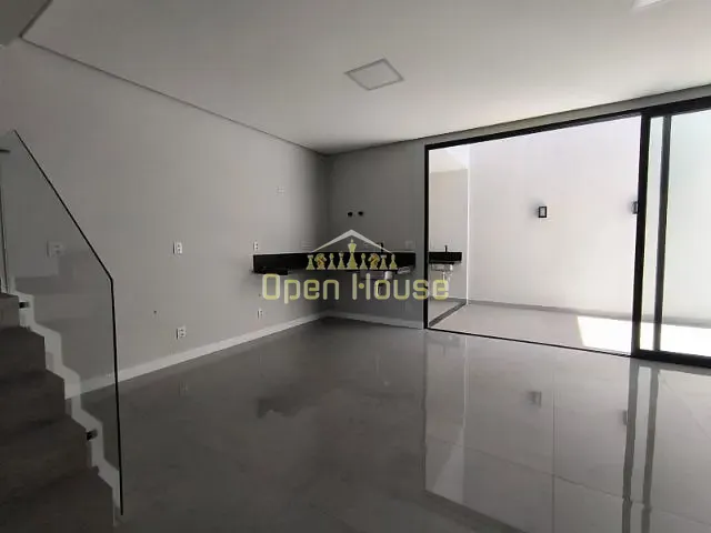 Casa com 120m² 3 quartos e 4 banheiros, à venda, no bairro Jardim Amália em Volta Redonda