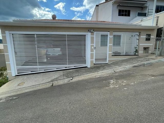 Casa com 250m² 3 quartos e 2 banheiros, à venda, no bairro Primavera Garden em Itapeva