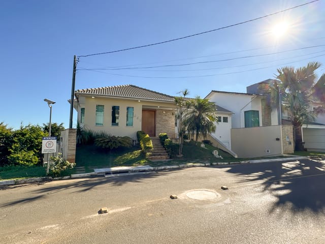 Casa 5 quartos e 5 banheiros, à venda, no bairro São Pedro em Juiz de Fora