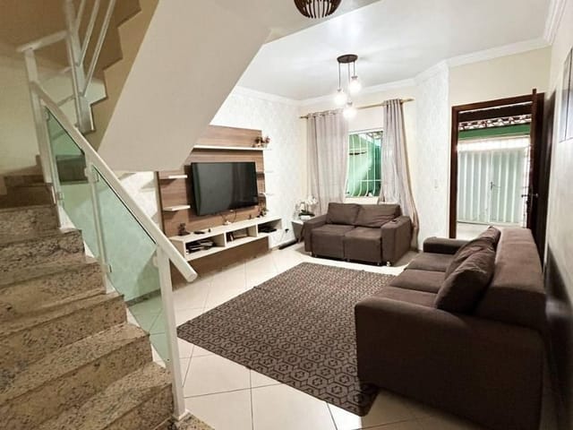 Casa com 215m² 3 quartos e 2 banheiros, à venda, no bairro Jardim Vitória em Macaé
