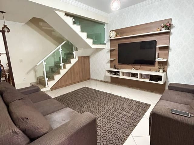 Casa com 215m² 3 quartos e 2 banheiros, à venda, no bairro Jardim Vitória em Macaé