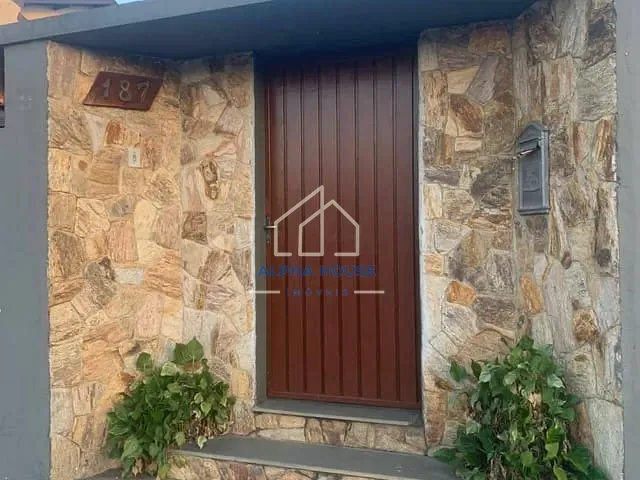 Casa 5 quartos e 4 banheiros, à venda ou para alugar, no bairro Parque São Domingos em Pindamonhangaba