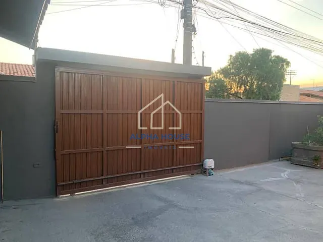Casa 5 quartos e 4 banheiros, à venda ou para alugar, no bairro Parque São Domingos em Pindamonhangaba