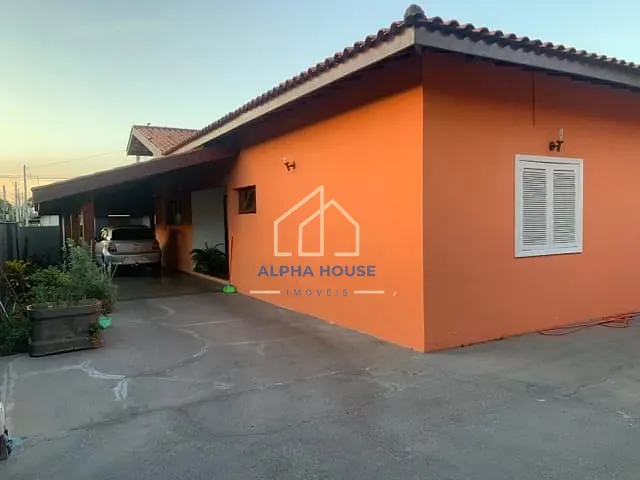 Casa 5 quartos e 4 banheiros, à venda ou para alugar, no bairro Parque São Domingos em Pindamonhangaba