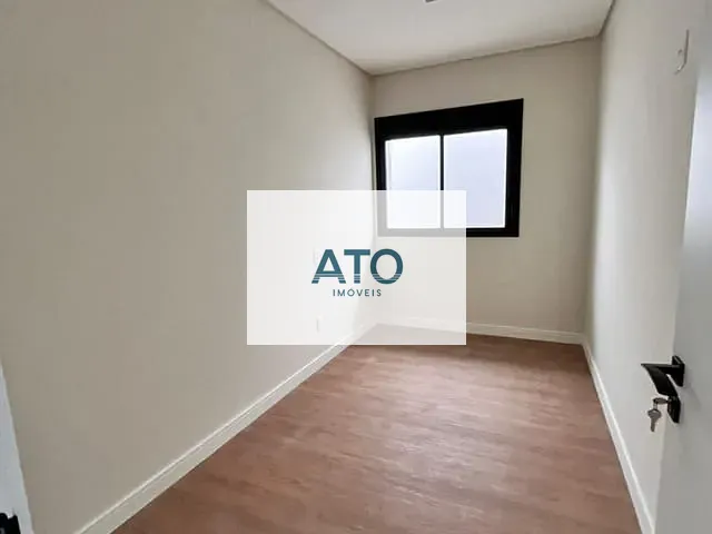 Casa com 180m² 3 quartos e 2 banheiros, à venda, no bairro Centro em Tijucas