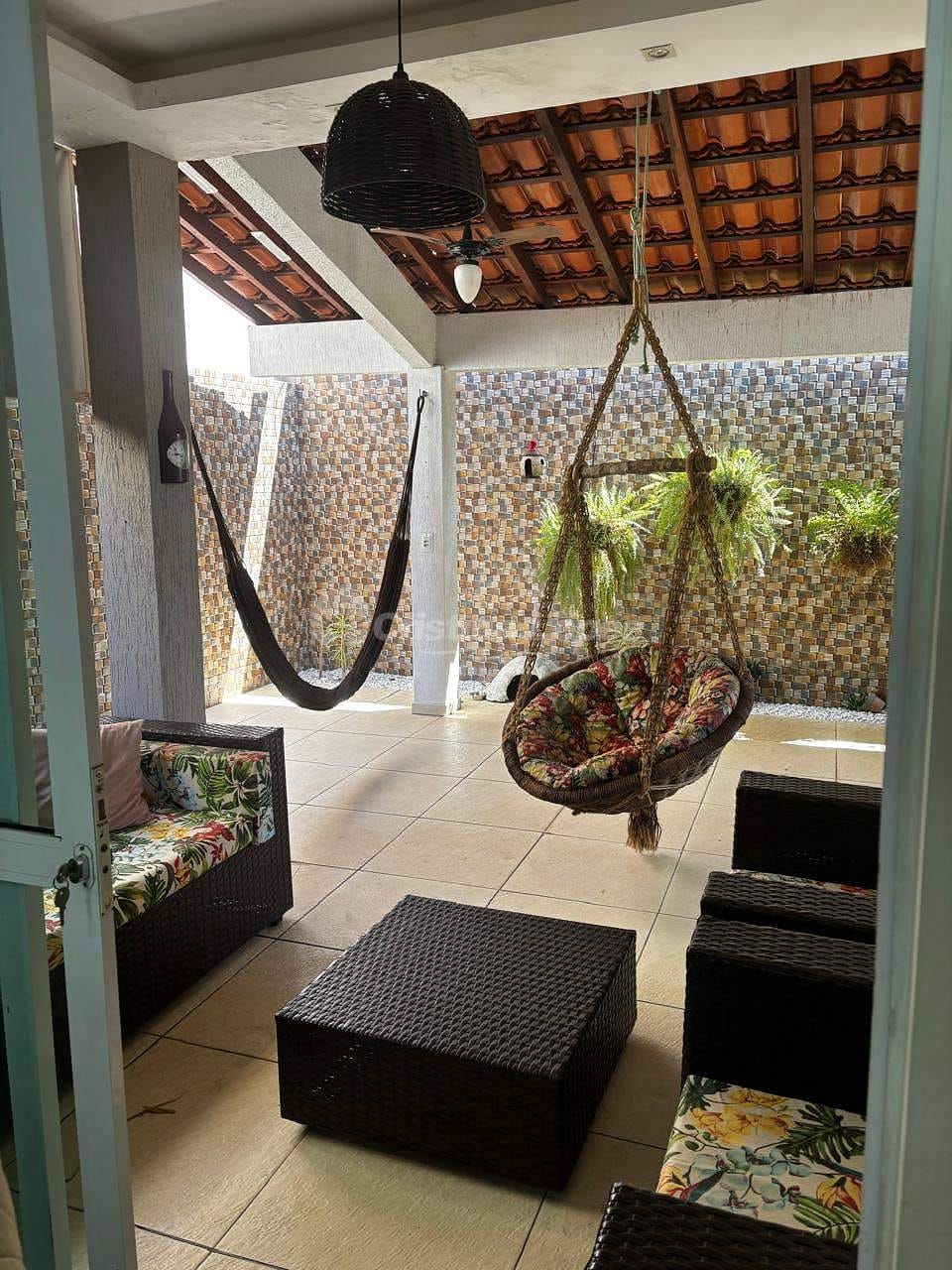 Casa à venda com 3 quartos, 200m² - Foto 1