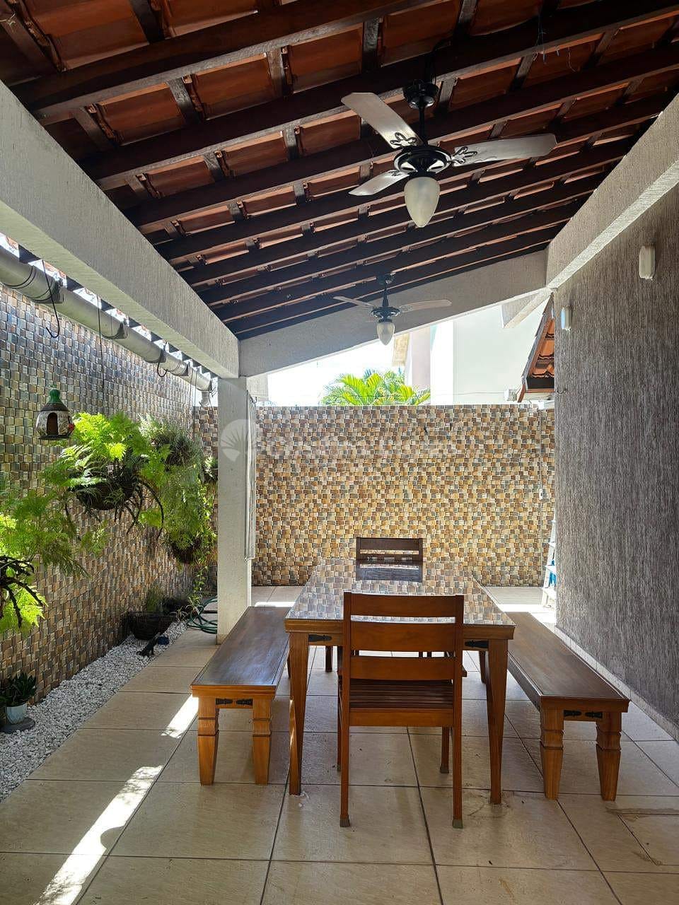 Casa à venda com 3 quartos, 200m² - Foto 2