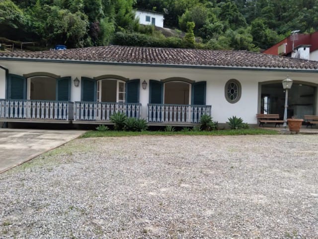 Casa à venda, no bairro Mosela em Petrópolis