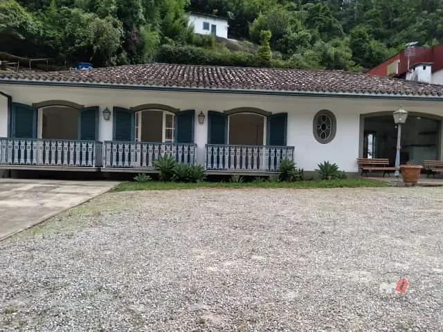 Casa à venda, no bairro Mosela em Petrópolis