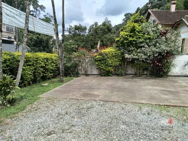 Casa à venda, no bairro Mosela em Petrópolis