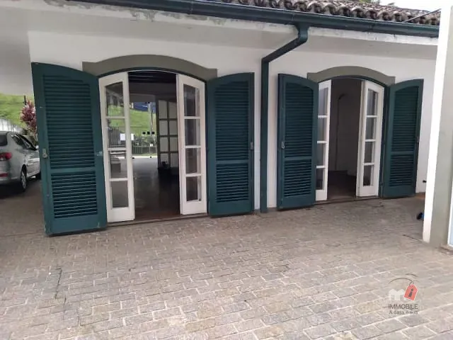 Casa à venda, no bairro Mosela em Petrópolis