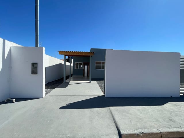 Foto do Casa - Casa à venda, Jardim Comodoro - Cuiabá MT, Casa TÉRREA, NOVA, 200 m ², 1 Suíte + 2/4 , PRONTA PARA FINANCIAR, MURADA, NÃO GEMINADAS, quintal amplo | Lyah Jaudy Imóveis