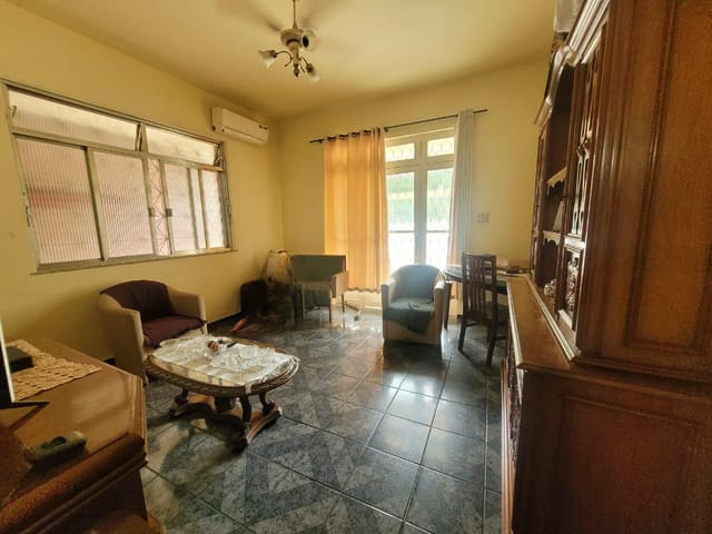 Casa com 250m² 2 quartos e 2 banheiros, à venda, no bairro Vila Valqueire em Rio de Janeiro
