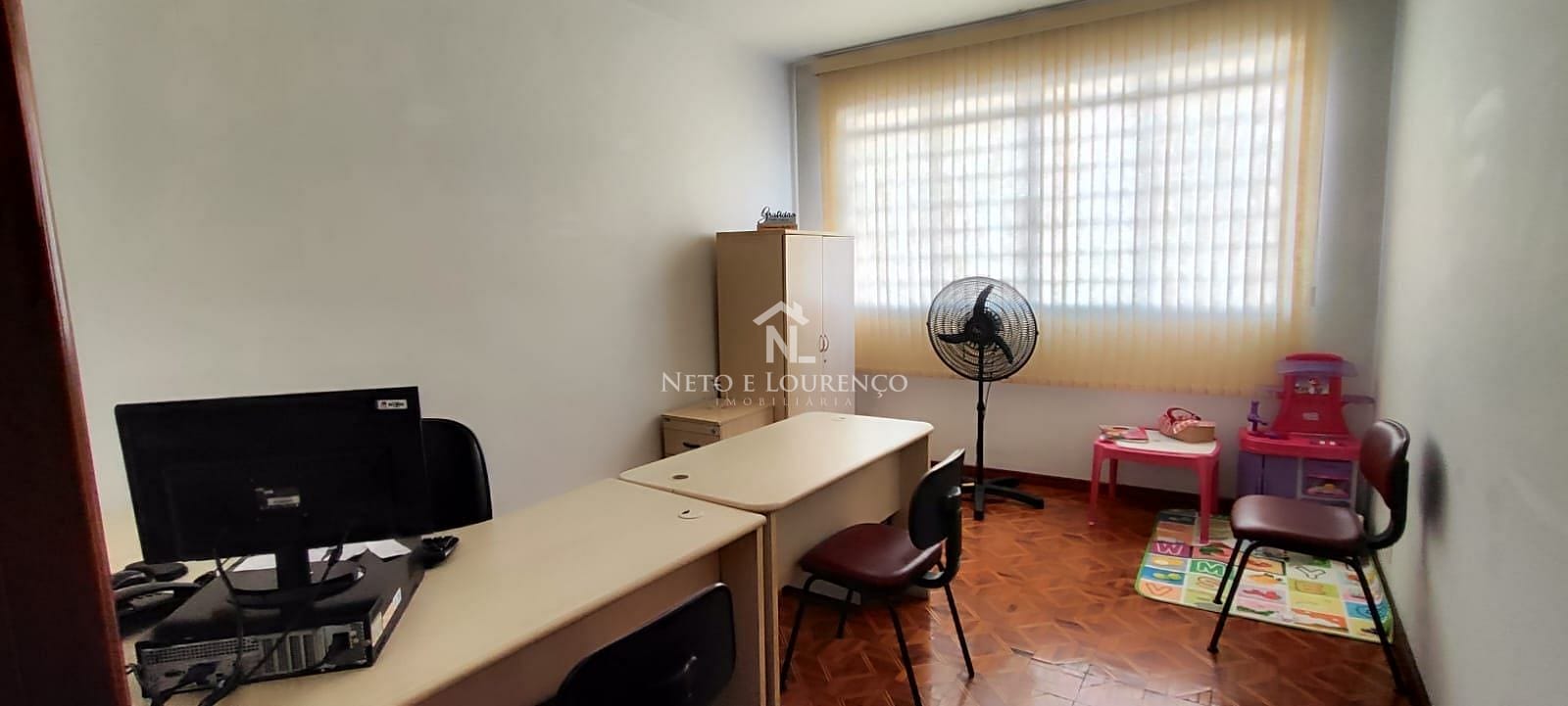 Casa à venda com 1 quarto, 306m² - Foto 4