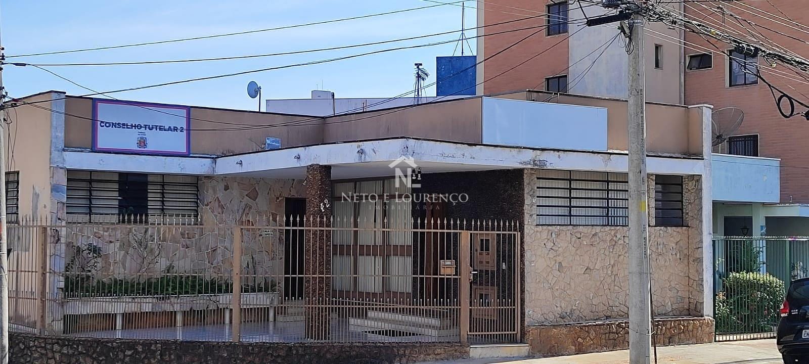 Casa à venda com 1 quarto, 306m² - Foto 1