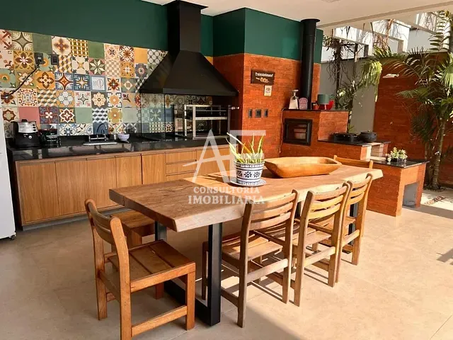 Casa com 320m², para alugar, no bairro Pinhão em Taubaté