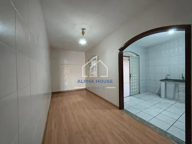 Casa com 198m² 2 quartos e 2 banheiros, à venda, no bairro Parque Jaraguá em Taubaté