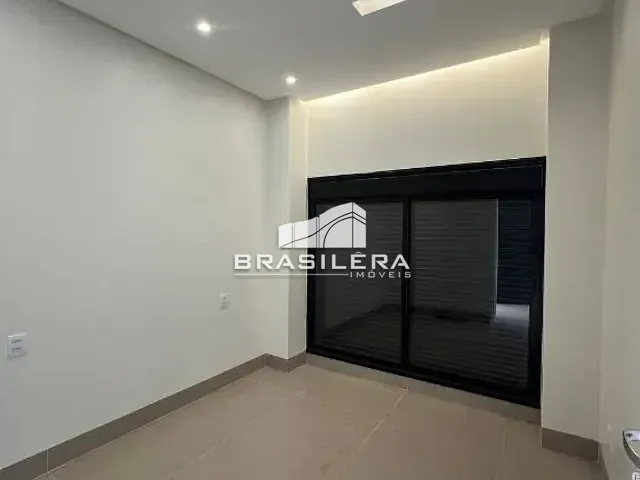 Casa com 650m² 4 quartos e 6 banheiros, à venda, no bairro Parque Atheneu em Goiânia