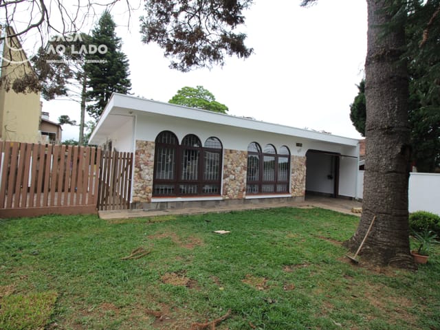 Casa 3 quartos e 2 banheiros, para alugar, no bairro Boqueirão em Curitiba