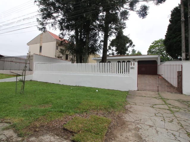 Casa 3 quartos e 2 banheiros, para alugar, no bairro Boqueirão em Curitiba