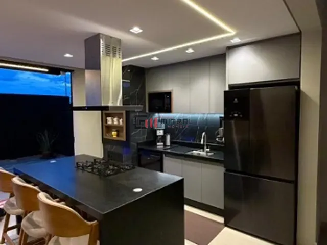 Casa 3 quartos e 4 banheiros, à venda, no bairro Conjunto Habitacional Alexandre Urbanas em Londrina