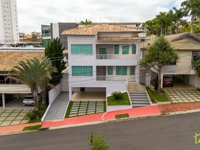 Casa 4 quartos e 3 banheiros, à venda, no bairro Estrela Sul em Juiz de Fora