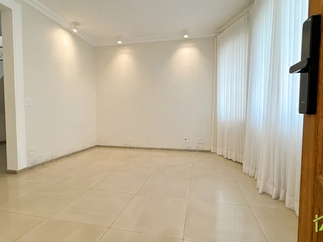 Casa 4 quartos e 3 banheiros, à venda, no bairro Estrela Sul em Juiz de Fora