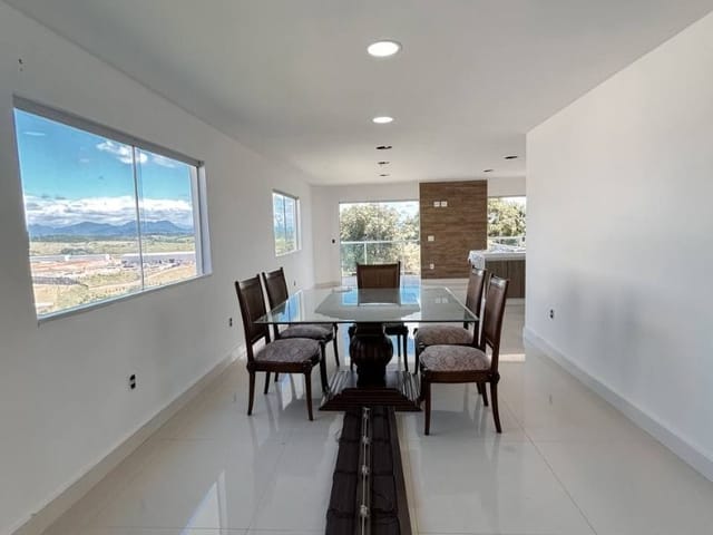 Casa com 520m² 5 quartos e 5 banheiros, à venda, no bairro Vale dos Cristais em Macaé