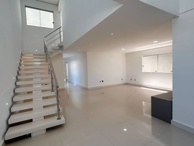 Casa com 520m² 5 quartos e 5 banheiros, à venda, no bairro Vale dos Cristais em Macaé