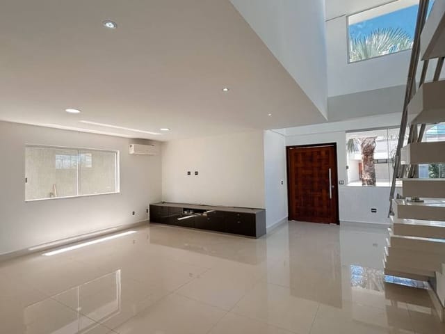 Casa com 520m² 5 quartos e 5 banheiros, à venda, no bairro Vale dos Cristais em Macaé